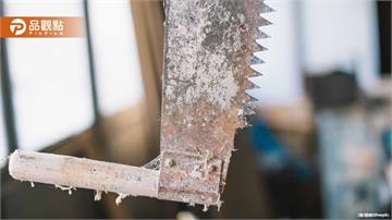 79老父鋸刀砍兒子！還嗆：今天一定要讓你死