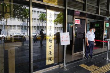 茶農搭高鐵不爽被跨過　「亮刀插桌」車廂乘客鳥獸散
