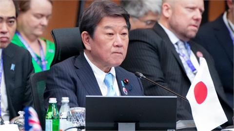 中國記者想套話引誘說:台灣屬於中國!日本外相「淡定接招」網笑:回去多練