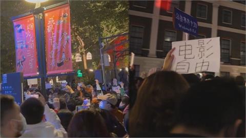 中國駐英大使館前擠滿抗共民眾　「為台灣加油」齊聲高喊：反對武統