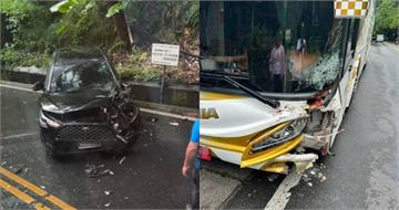 轎車山路想超車撞上遊覽車！酒測值達0.58　乘客苦等3小時氣炸：酒駕一律鞭刑
