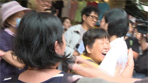 延續大造勢氣勢！　蘇巧慧土城掃街拜票　攤商喊「我愛你」