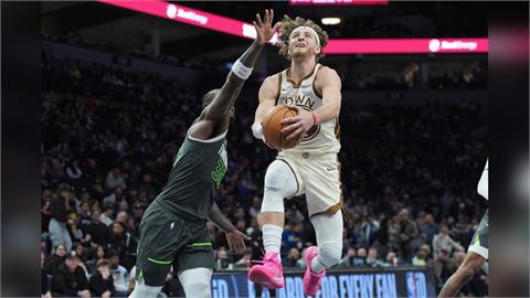 NBA(影)/怎麼了?勇士後衛沒被壓迫運球連掉2次 全網問號:你累了嗎?