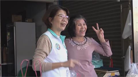 彰化縣長提名競爭激烈! 黃秀芳領軍路口拜票