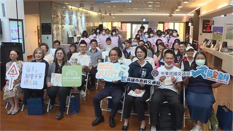 國中生畫出安全感！　高雄交安繪本推廣守護用路安全