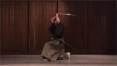 日本新景點！　新宿武士博物館　遊客體驗穿盔甲、握武士刀