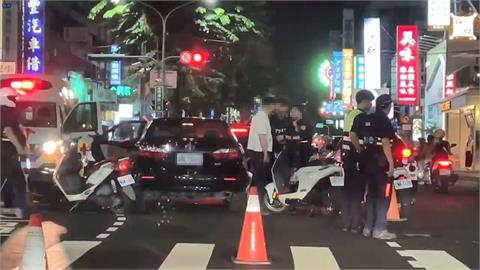 快新聞／台中56歲酒駕男心虛！拒檢狂衝闖紅燈　 3騎士+1路人遭波及受傷