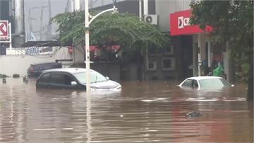 新年遇水患！暴雨襲印尼 首度雅加達淹兩公尺高