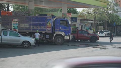 中東戰火鬧油荒！　泰國「凍漲最後一天」　民眾瘋搶導致加油站「無油可賣」