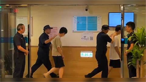 快新聞／台積電「3內鬼」現身！紛紛躲避鏡頭　被問：有收錢嗎？反應曝