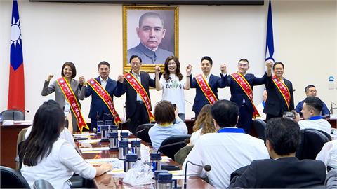 藍中常會徵召六縣市長拚連任　蔣萬安、鄭麗文同台互動超尷尬