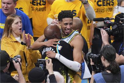 NBA(影)／賽後向字母哥挑釁惹議　Haliburton老爸不再進場看溜馬季後