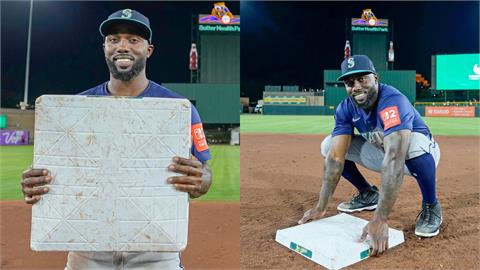 MLB(影)／原來大聯盟壘包這麼巨！水手快腿連5年20盜「與壘包合照」網驚呼
