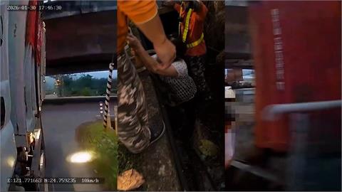 踩草皮土坑！宜蘭婦人等倒垃圾　突跌落一層樓高排水溝