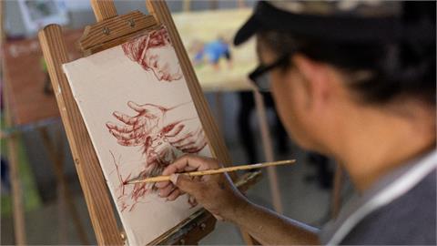 有溫度的顏料！菲律賓藝術家以血作畫「有我DNA」每3個月固定補貨