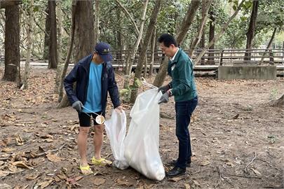 快新聞／台日友好！台南市日本人協會漁光島淨灘　綠委林俊憲共襄盛舉