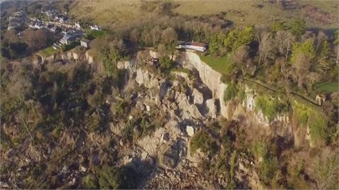 英國懷特島百年最大山崩　房屋、汽車懸掛「200多公尺高斷崖」