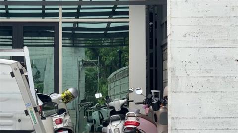 感情問題？金錢糾紛？　台中精品店遭人開車撞入店逃逸