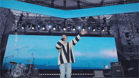 五月天公益演唱會開唱！首場高雄出發揮別颱風攪局