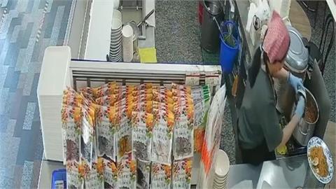 周氏蝦捲被爆「廚餘倒回鍋燉」！監視器畫面抓到…小老闆還原真相：即刻解聘
