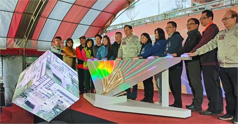桃園市府斥資1.1億改造楓樹腳公園　16米高「超大長頸鹿」遊具屹立公園