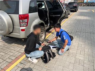 男子掉詐團陷阱遭詐逾千萬 平鎮警埋伏逮取款車手