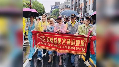 白沙屯媽祖與板橋媽祖百年會香！梁佑南、胡鴻達親隨繞境見證神聖時刻