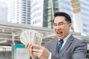 免申請也能領!普發1萬元先發這「11類人」 11/12起直接匯款