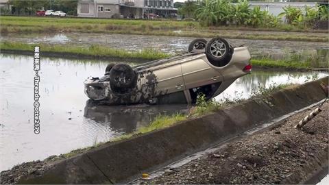 宜蘭三星小路半天2事故　網友笑：這裡的田　專門種車？