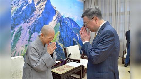 快新聞／拍板！普發1萬不設「不領選項」　行政院親曝原因