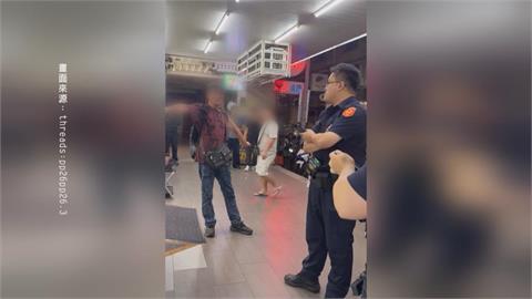 疑尾隨女子！醉男辱警遭逮　「癱軟在地」被拖上警車