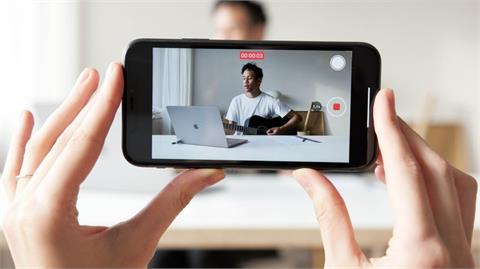 不必出門也能知天下事！跟隨 4 位異國文化 YouTuber，帶你看見不一樣的世界風景