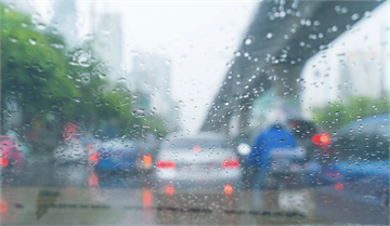 入春最強鋒面來襲！清明連假全台雷雨不斷 