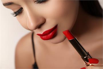 擦口紅不能老氣 5大化妝技巧讓口紅為妳減齡