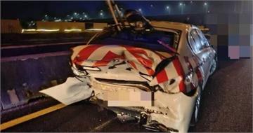 凌晨驚魂！國道警車執勤遭追撞　車尾全毀畫面曝光