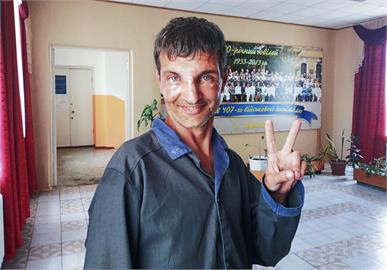 烏克蘭戰俘餓到變「皮包骨」！手畸形恐怖畫面曝「對比照超驚人」