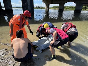 快新聞／找到了！竹北月沙灣1高中生落水　今尋獲冰冷遺體