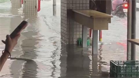 大雷雨轟新北「4區急發淹水警戒」　板橋多處暴雨成災