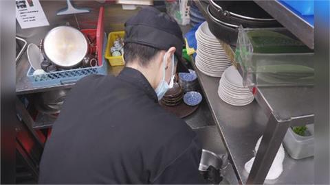 鼎泰豐洗碗作業員月薪45K　網揭不好賺：很多人做2天就走