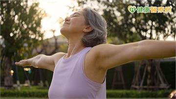 女性更年期前後大腦變慢？研究揭雌激素關鍵角色