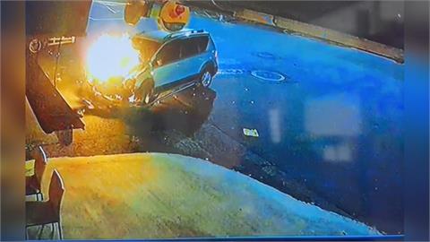嘉義貨車.小客車車禍釀起火燃燒　高雄貨車違規迴轉遭聯結車撞
