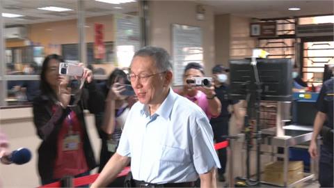 快新聞／小草北院前大跳「上車舞」替阿北加油！　被問黃國昌養「狗仔」柯文哲這樣回