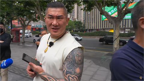 最前線(影)／館長赴中當街被問「哪國人」！簡舒培揪疑點：恐是官方安排！