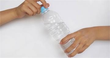 瓶裝水、茶包都上榜！　營養師曝3隱藏塑膠地雷：肝腎無法排出