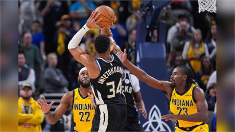 NBA(影)/協防過來也擋不住!字母哥翻身跳投絕殺溜馬全場球迷驚呆