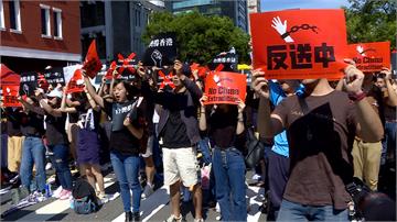 台灣撐香港、反送中！民眾立院旁靜坐聲援