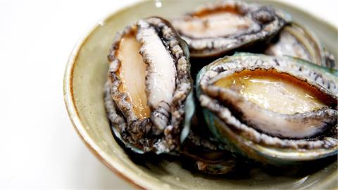 高中老師「反覆撫摸鮑魚」PO網！學生崩潰「一週要見他2次」校方親上火線回應
