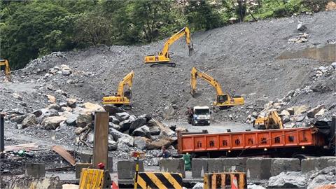 大雨釀災！熱低壓逼近東部暴雨　花蓮中橫豁然亭路段落石坍方