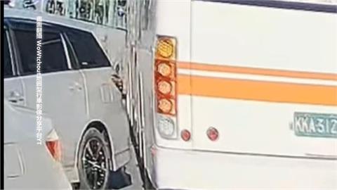 九份山路「狹路相逢」跳恰恰　公車駕駛有默契會車技術超神