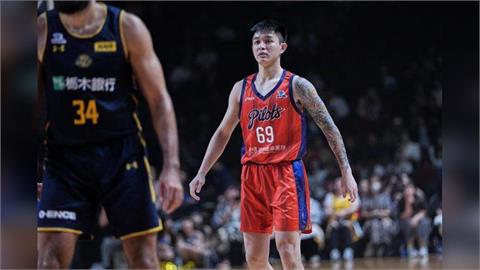 籃球(影)／領航猿81:90吞敗連2年奪東超亞軍！盧峻翔：感覺遺憾刻在我的人生了